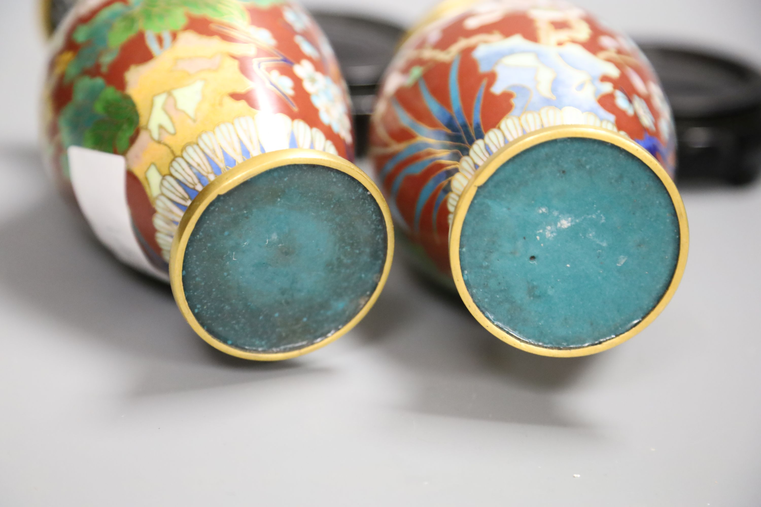 A pair of Chinese cloisonne vases, height 18cm